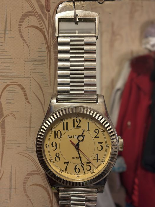 Ретро годинник настінний у стилі наручного годинника