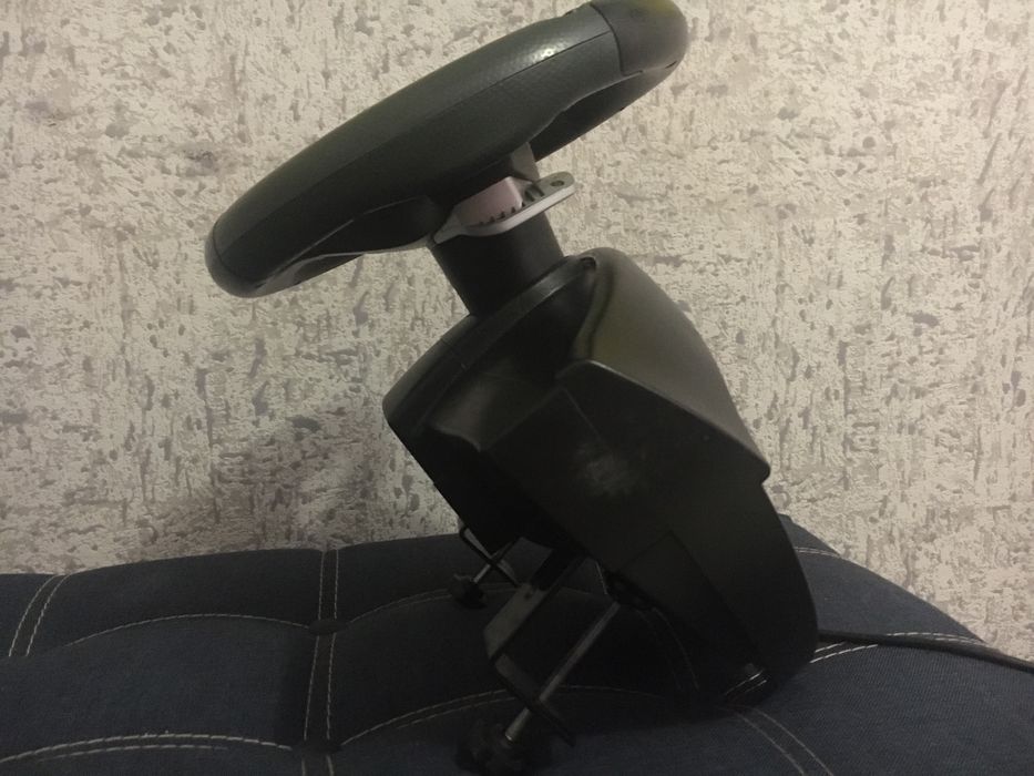 Продам ігрове кермо Thrustmaster Ferrari