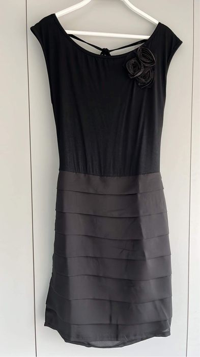 Vestido com Costas Livres e Flores