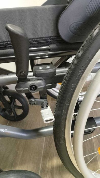 Крісло колісне Invacare Action 3 NG