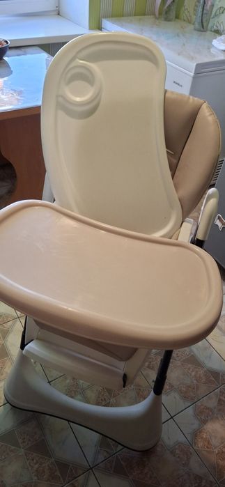 Столик для годування Carrello
