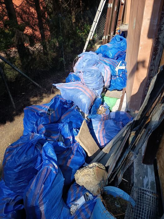 Oddam gruz około ok.30 worków