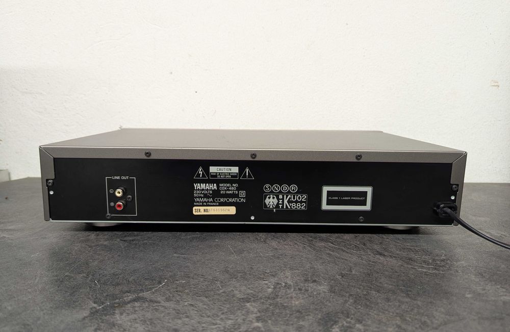 CD програвач Yamaha CDX-480.