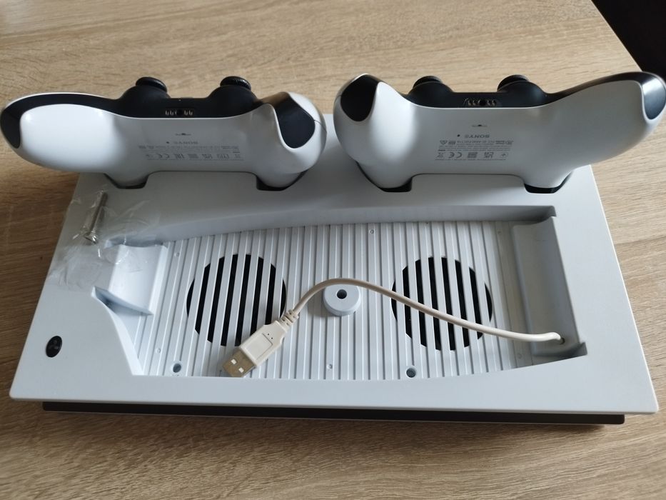 Podstawa chłodząca  i ładowarka w jednym