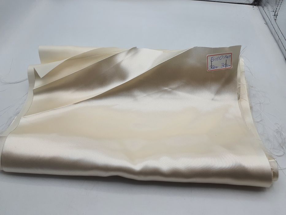 Atłas ecru kupon 5 m.x 30 cm.