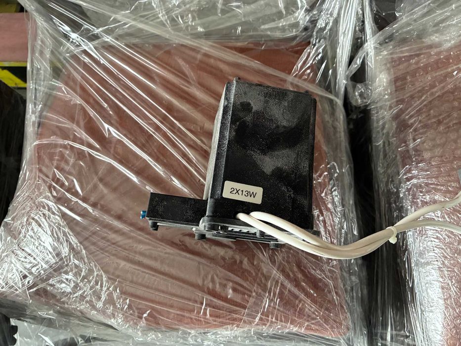 Foco de Encastre com lâmpadas Fluorescentes 2x13 w - Qtd. 137 Und.