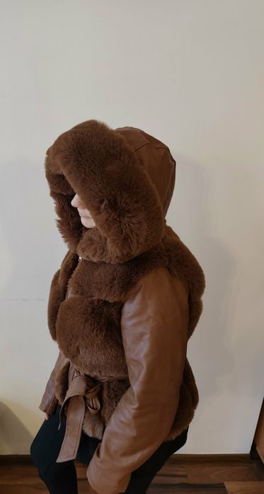 Kurtka damska z eko skóry z kapturem i futerkiem