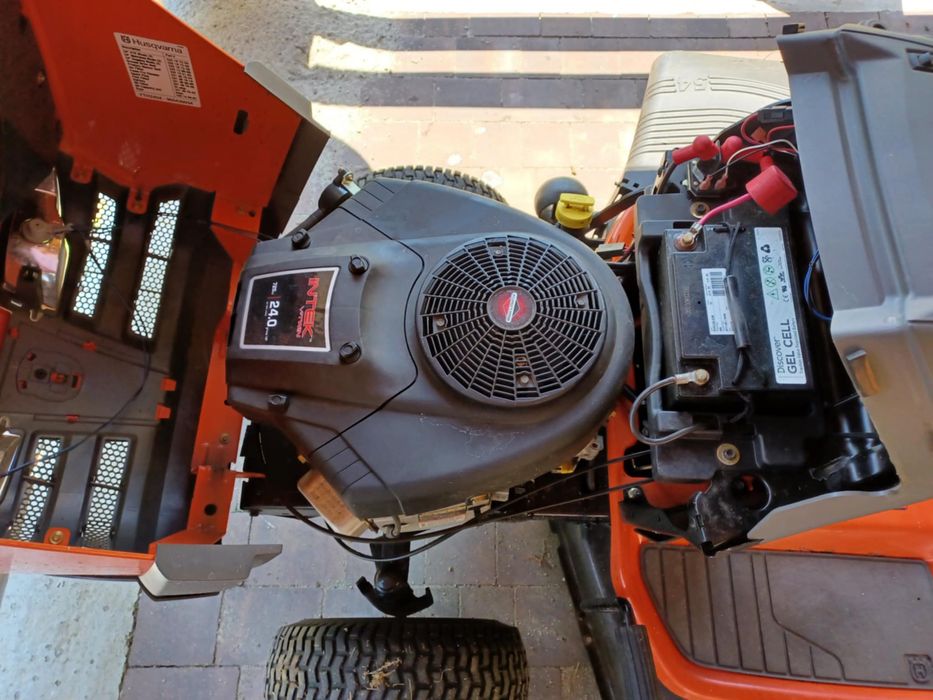 Traktorek Kosiarka Husqvarna YTH2425 24KM, 2 cylindry, pompa oleju