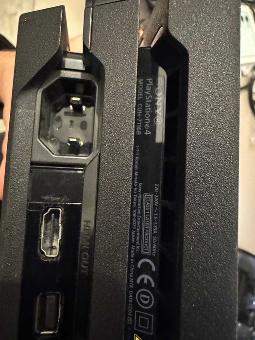Sony PlayStation 4 PRO CUH-7116B 11.02 Firmware  + pad Dual Shock 4