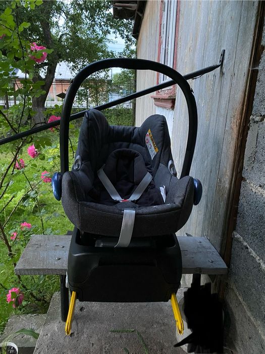 Автокрісло з базою Maxi Cosi