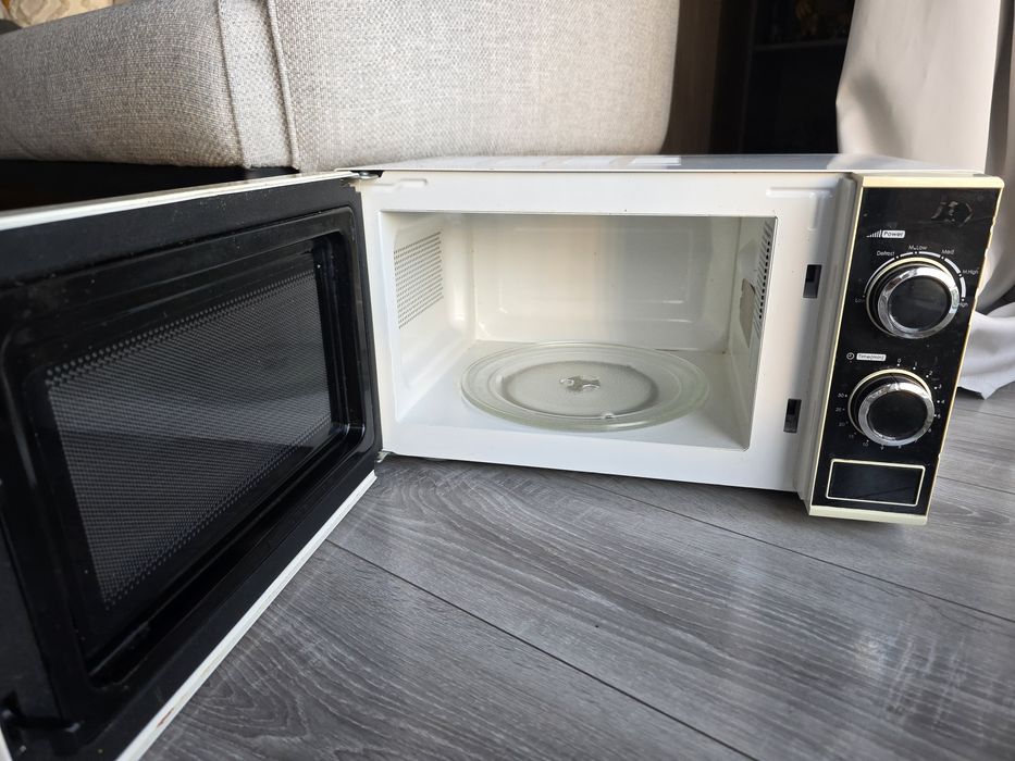 Mikrofala Haier 700W