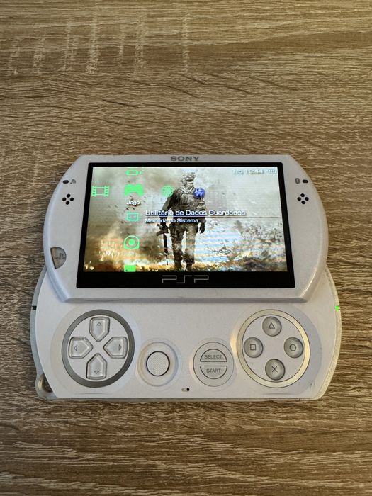 PSP GO  desbloqueada com +100 jogos