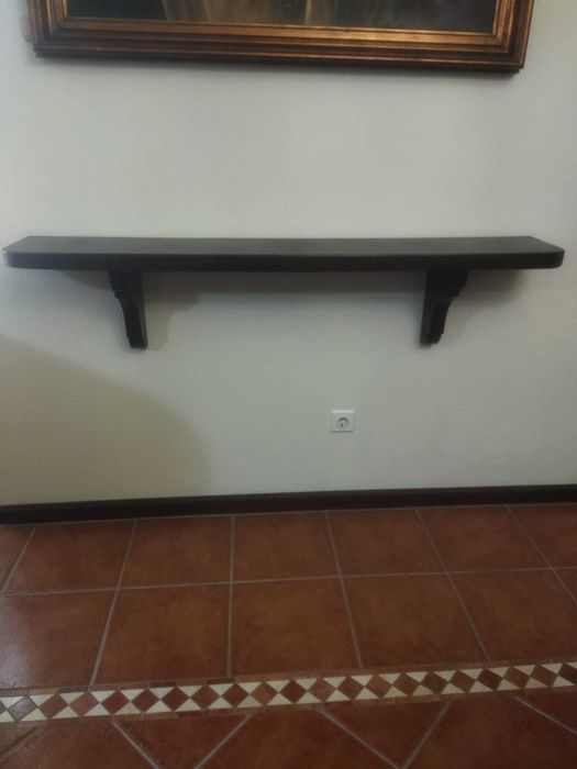 Prateleira em madeira maciça
