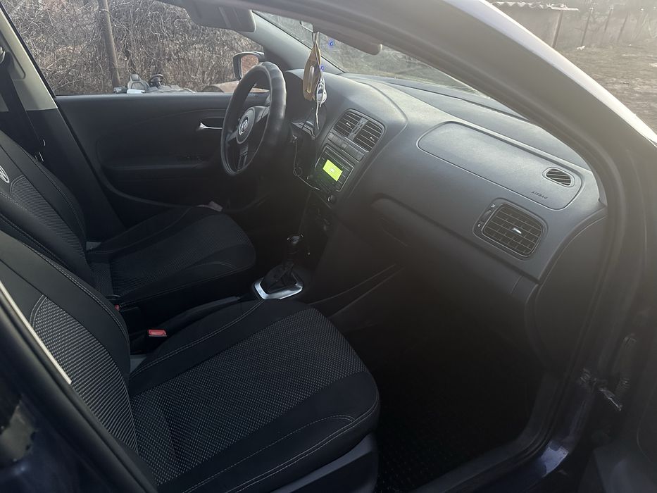 Продам семейный автомобиль