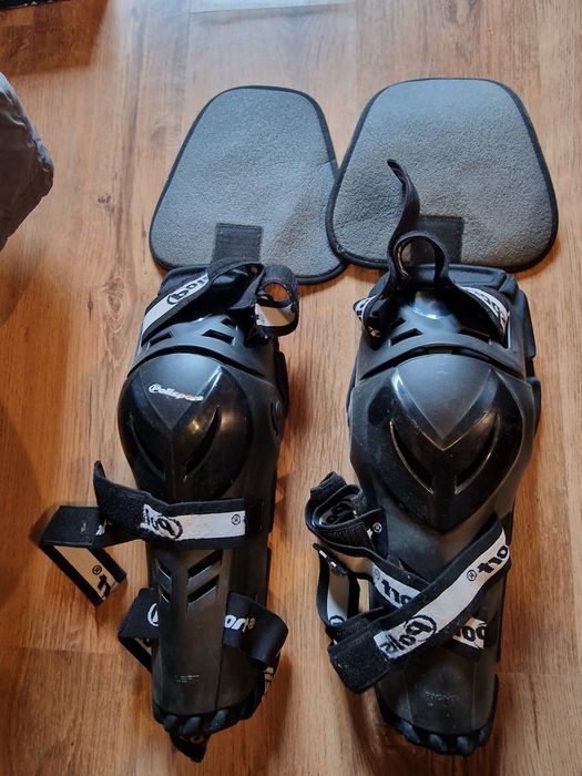 Capacete motocross Spy, Cotoveleiras, Joelheiras e Luvas.