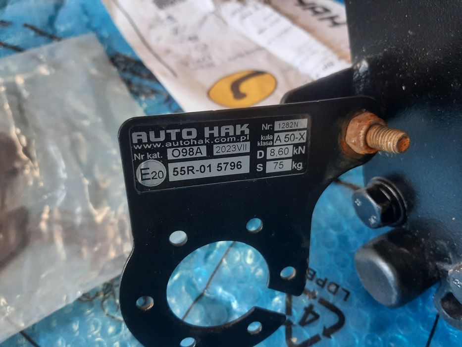 Hak holowniczy odpinany AUTO HAK Toyota Corolla E21  hb hatchback