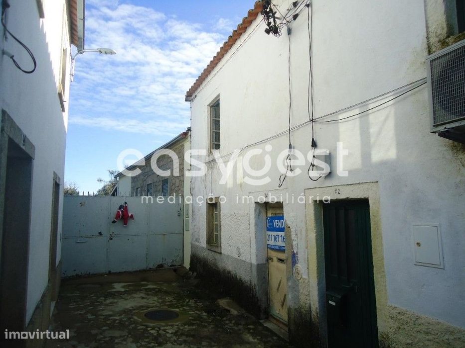 Moradia Tipologia T2 Unifamiliar inserida na vila de Alcains