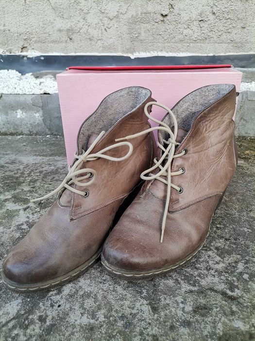 Buty na koturnie
