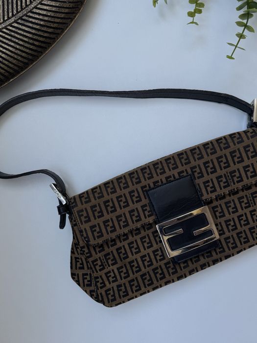Сумка багет Fendi