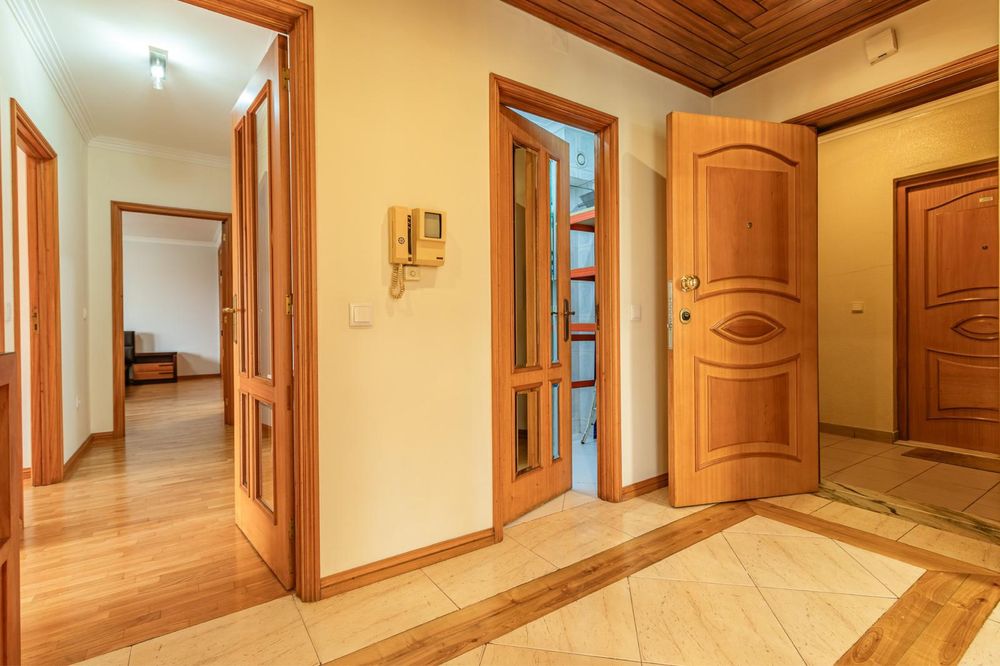 Quarto partilhado com suite wc privado para arrendar