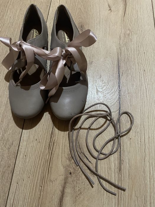 Туфлі балетки для дівчини clarks 35-36