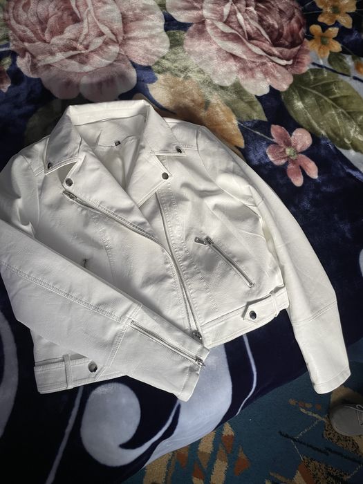 Продам куртку косуха білого кольору , стан нова