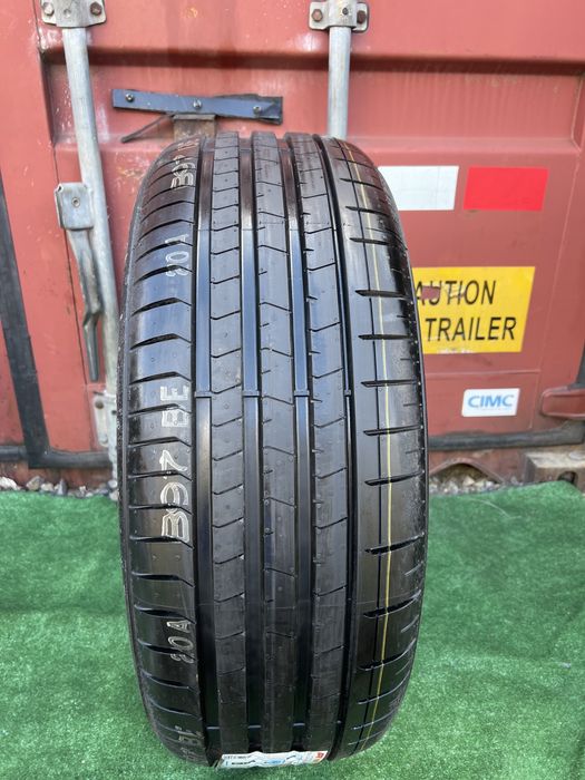. Opona Pirelli 235/50/20