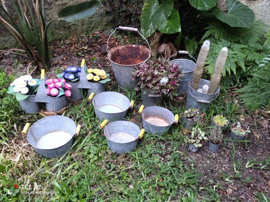 Conjunto de Peças em Folheta para Decoração de Jardim