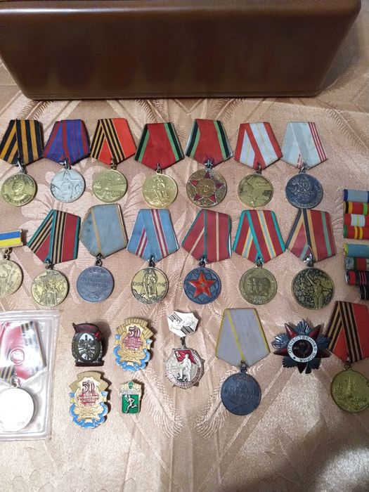 Набор украшений времён СССР.