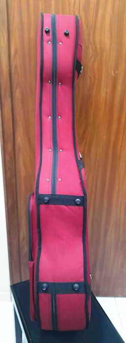 Estojo para guitarra clássica.