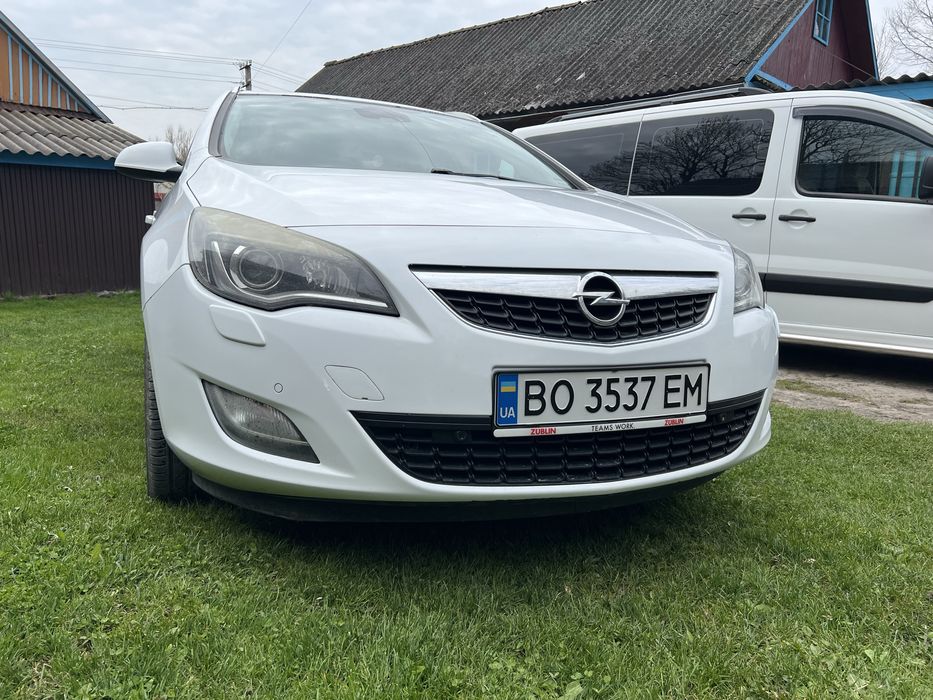 Opel Astra J 2011