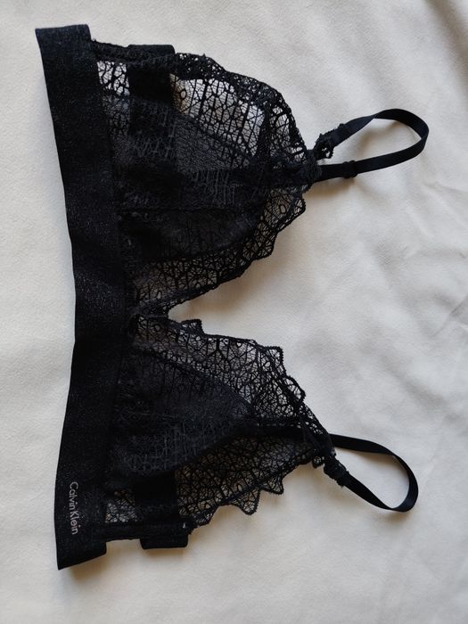 Calvin Klein biustonosz czarny z koronką M 38. Czarny stanik paseczki