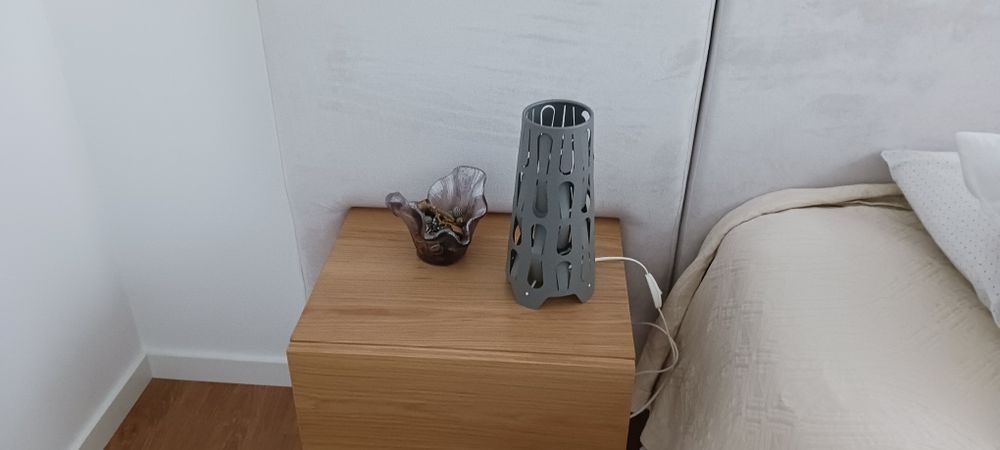 Candeeiro de mesinha de cabeceira cinzento vendo e troco