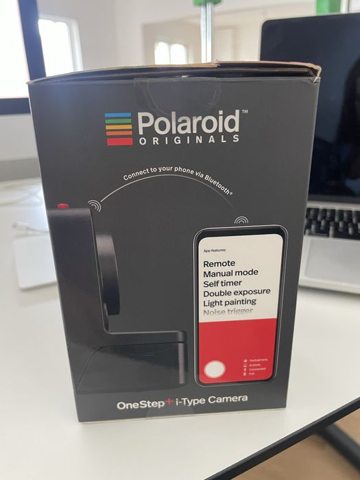 Polaroid one step + i-type camera