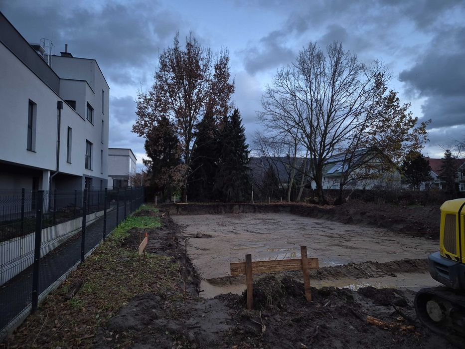 koparką prace ziemne wykopy wyburzanie