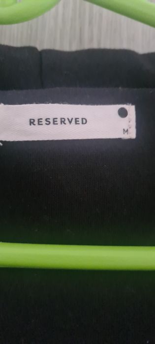 Czarna bluza typu kardigan
