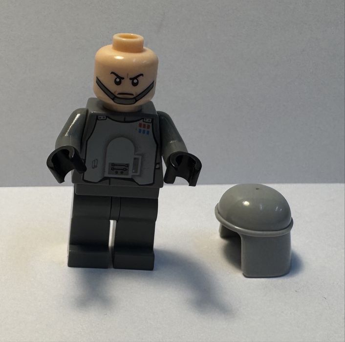 LEGO Star Wars sw0426 Imperial Officer figurka 9509