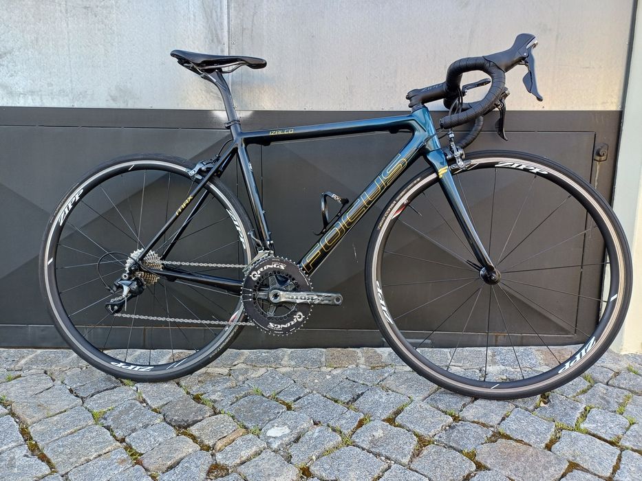 Bicicleta de estrada Focus Carbono