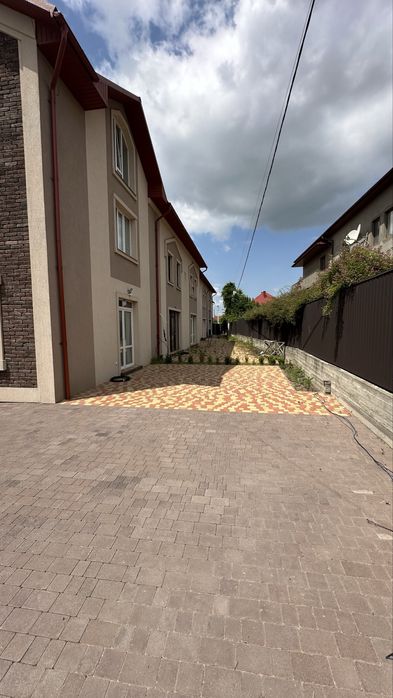 Продаж; таун-хаус; Чернівці; В. Кучурів;