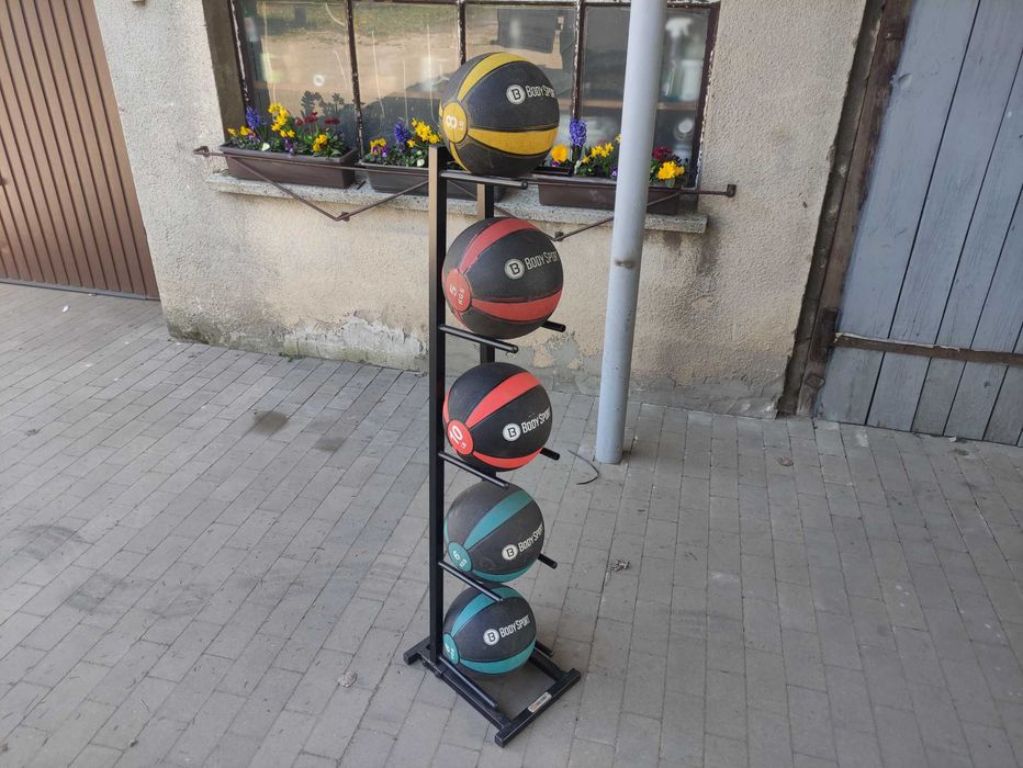 Stojak na piłki piłka lekarskie lekarska zestaw 4kg 2x 5kg 2x 6kg solidne twarde