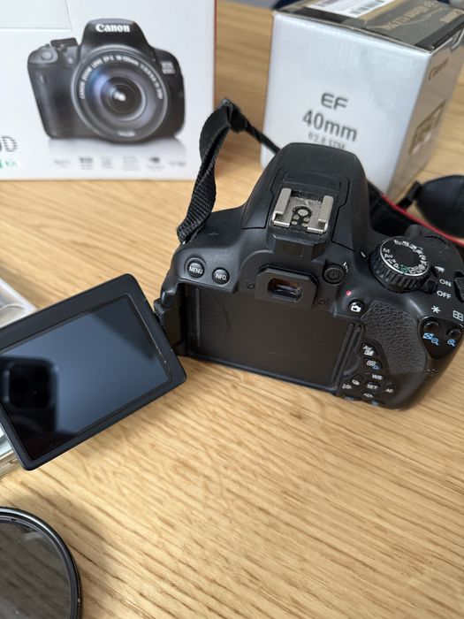 Canon EOS 650D + EF 40mm f 2.8