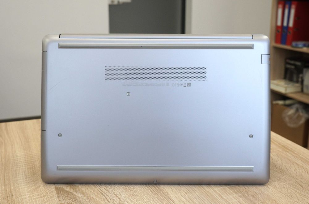 Laptop HP 255 G7 AMD A6-9225 Radeon RAM 4GB / SSD 256GB