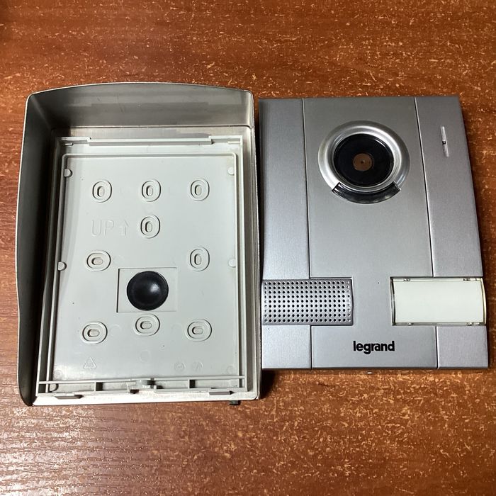 Вызывная панель домофона Legrand