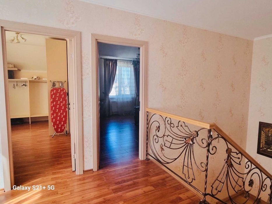 Долгосрочная аренда половині 2 єт. дома 145 кв.м. в с.Осещина