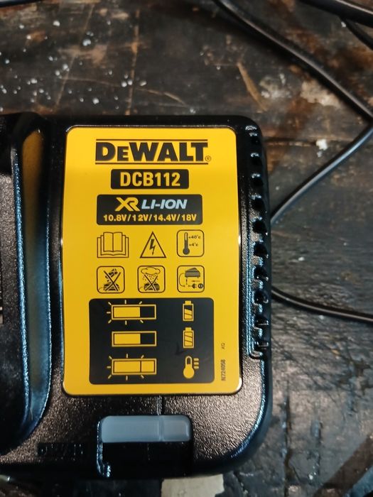 Ładowarka do baterii dewalt