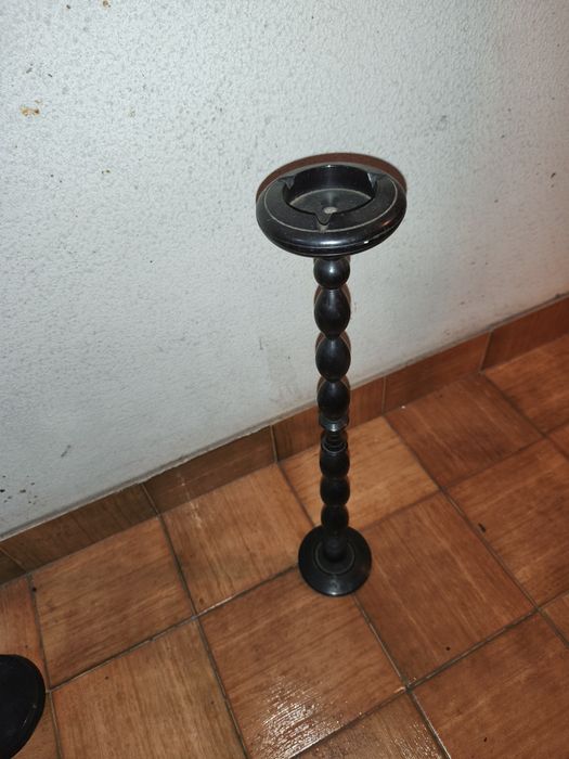 Cinzeiro em pau preto