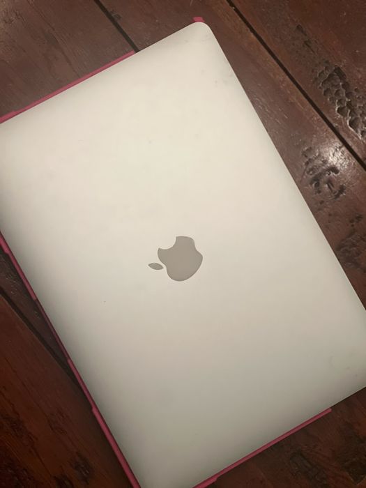Macbook Pro 13” M1 8RAM