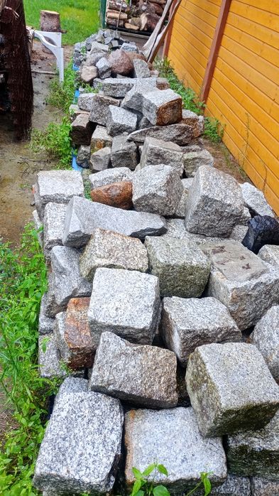 Kamienie granitowe i polne