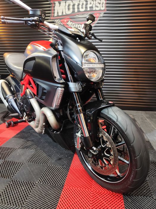 Ducati diavel 1200 carbon