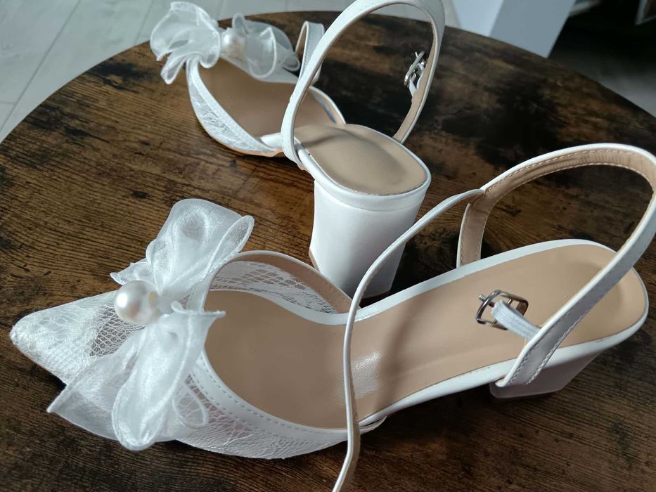 Sprzedam suknię i buty ślubne